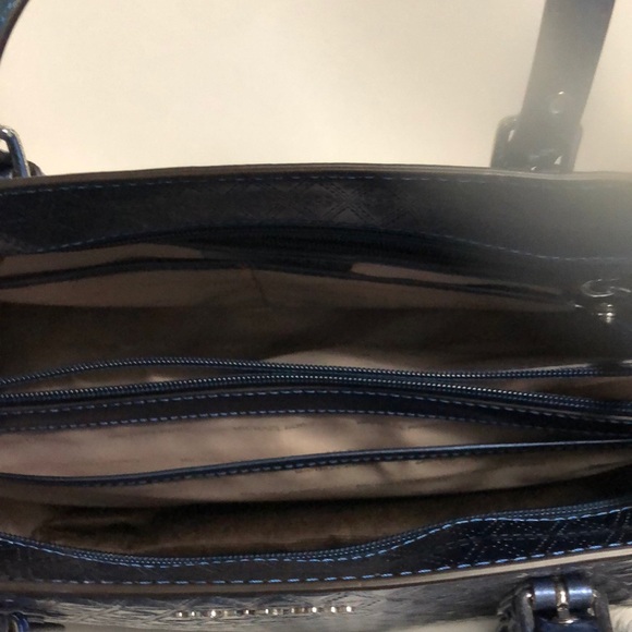 Michael kors Tote, crossbody, large wristlet Zip Wallet and puff - Picture 2 of 11